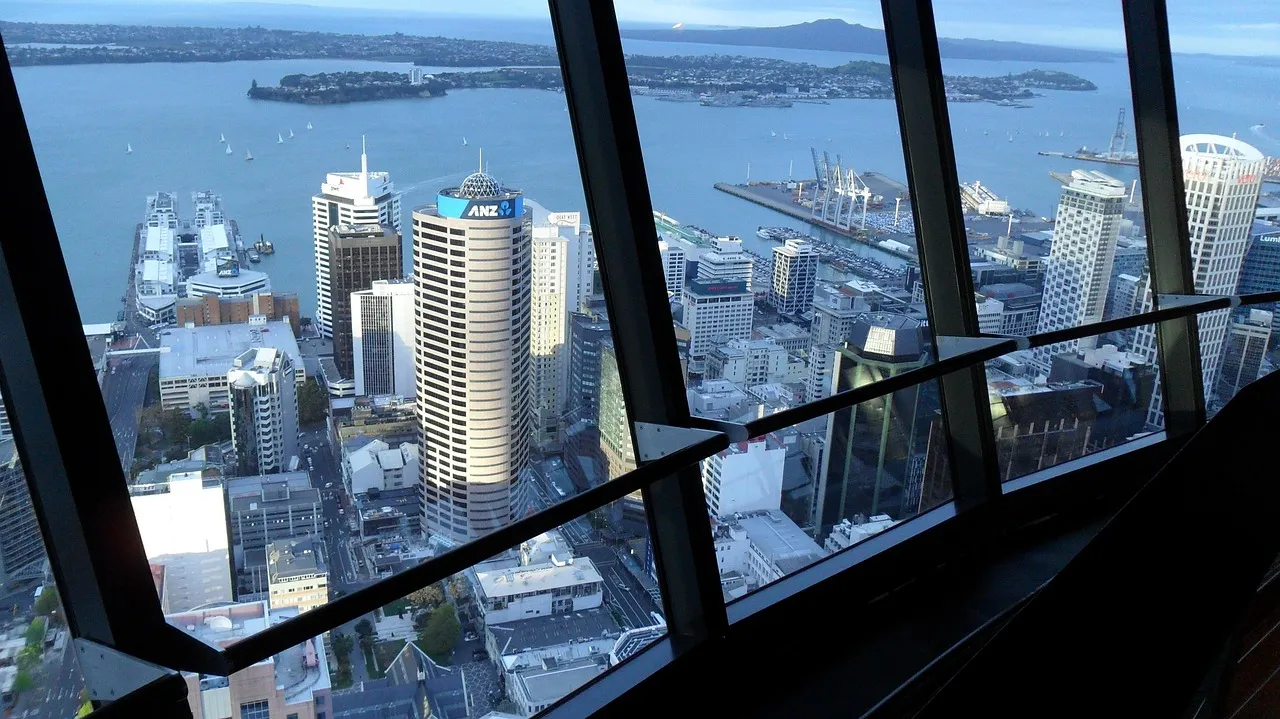 Flight-tracked airport car service at Auckland Airport (AKL) in Auckland