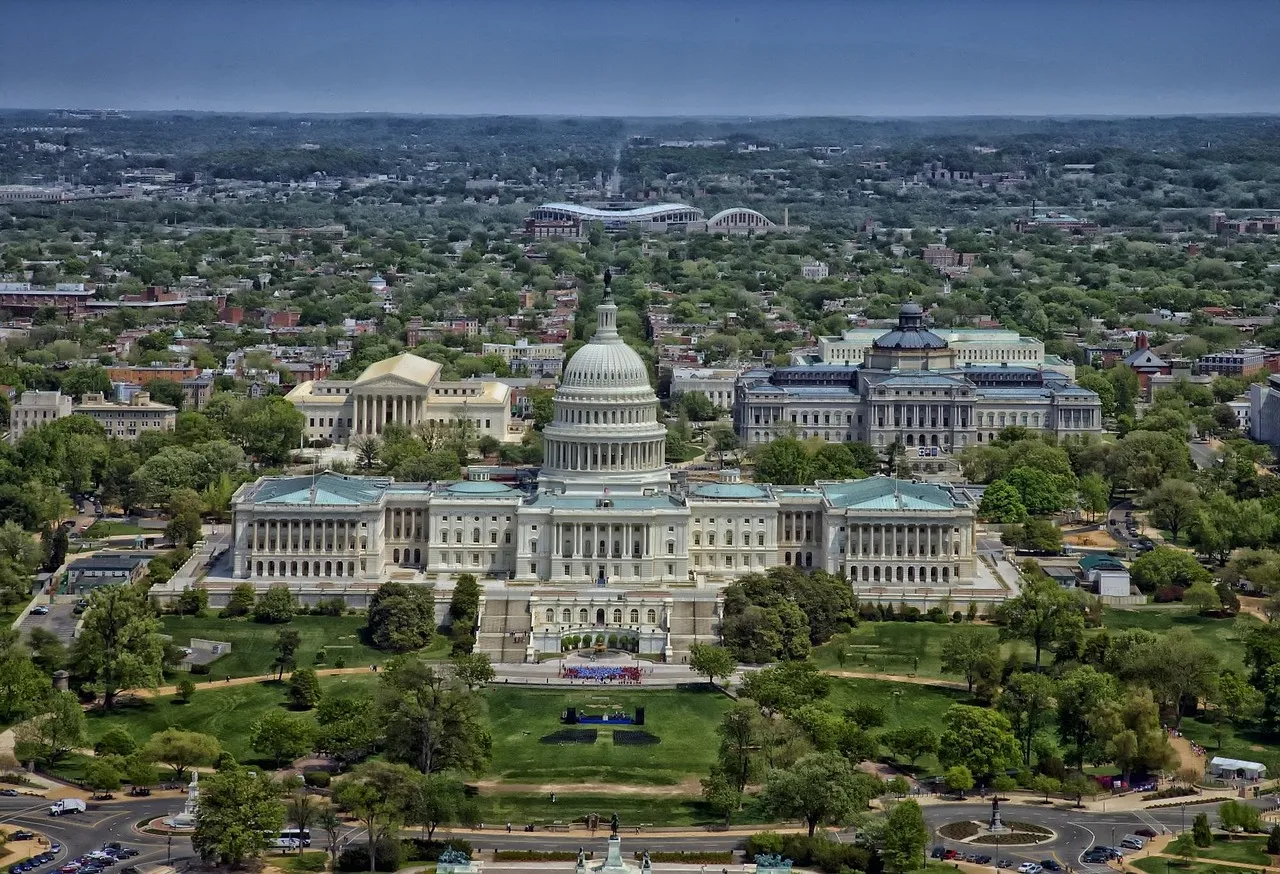Flight-tracked airport car service at Ronald Reagan Washington National Airport (DCA) in Washington, D.C.