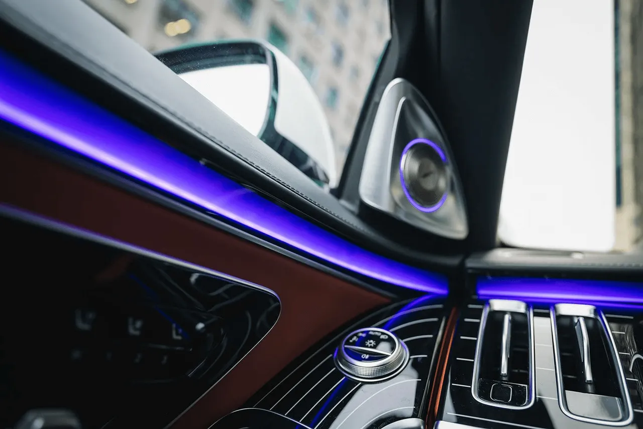 First-Class Sedan Detail thumbnail