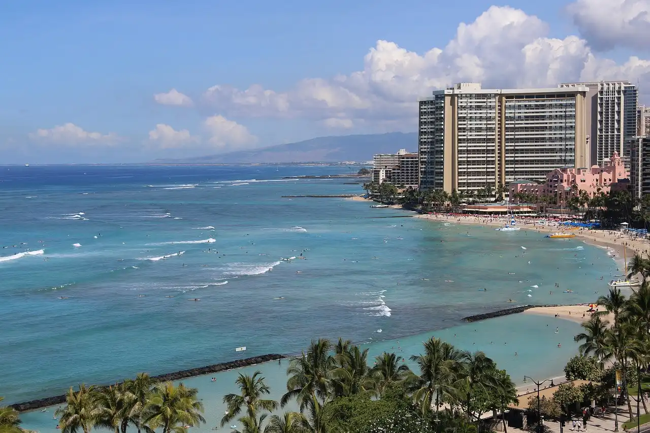 Flight-tracked airport car service at Daniel K. Inouye International Airport (HNL) in Honolulu