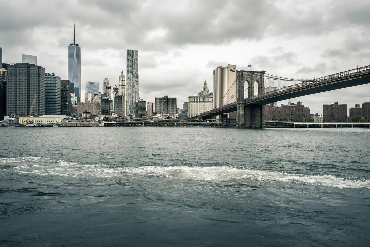 Flight-tracked airport car service at LaGuardia Airport (LGA) in New York