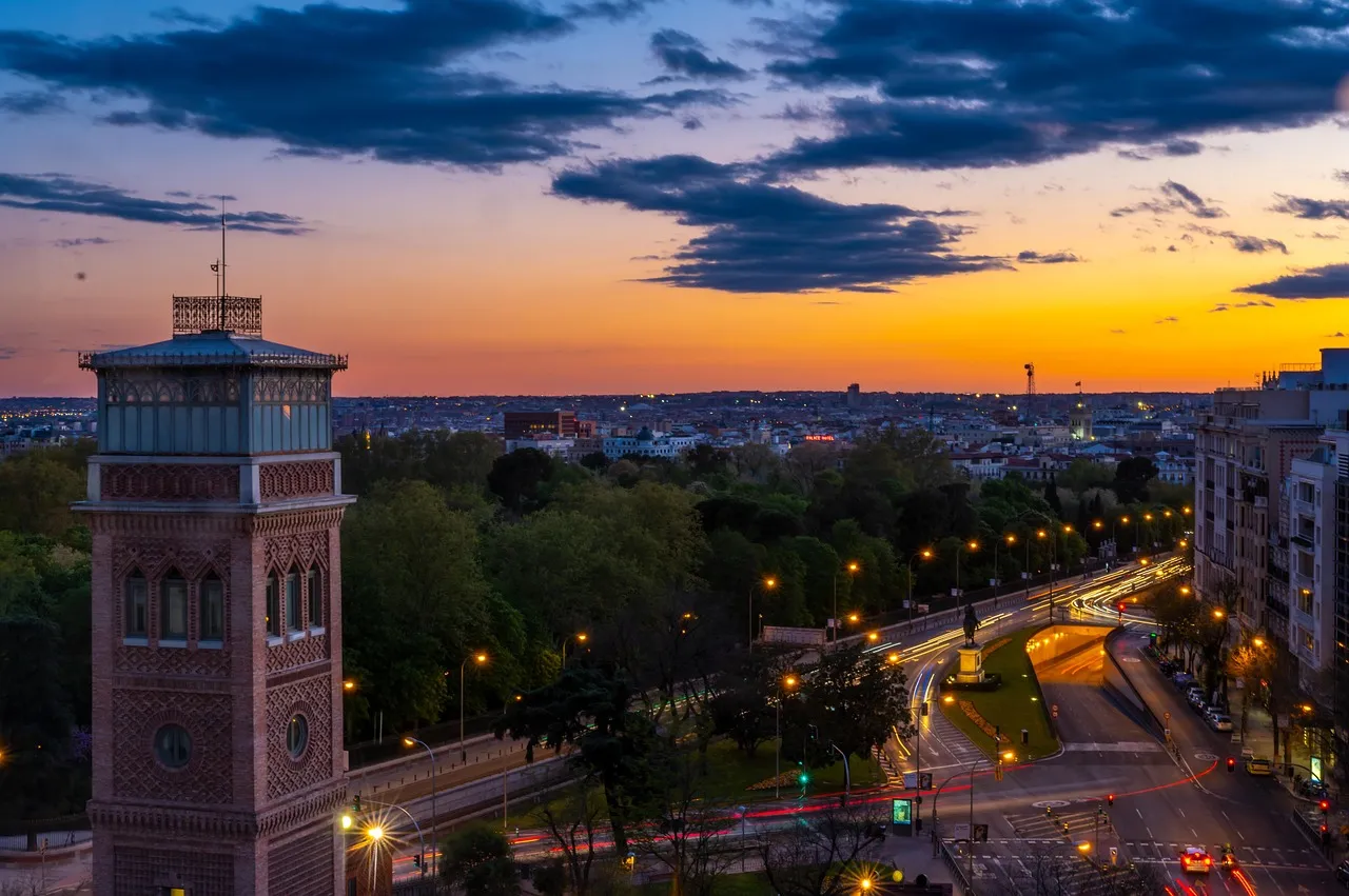 Flight-tracked airport car service at Adolfo Suárez Madrid-Barajas Airport (MAD) in Madrid