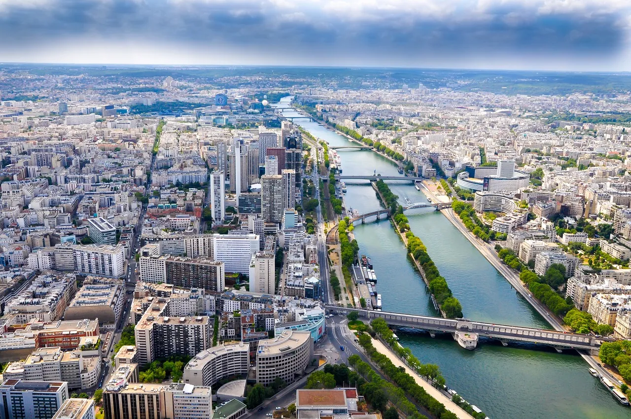 Professional chauffeur and executive car service in Paris, France