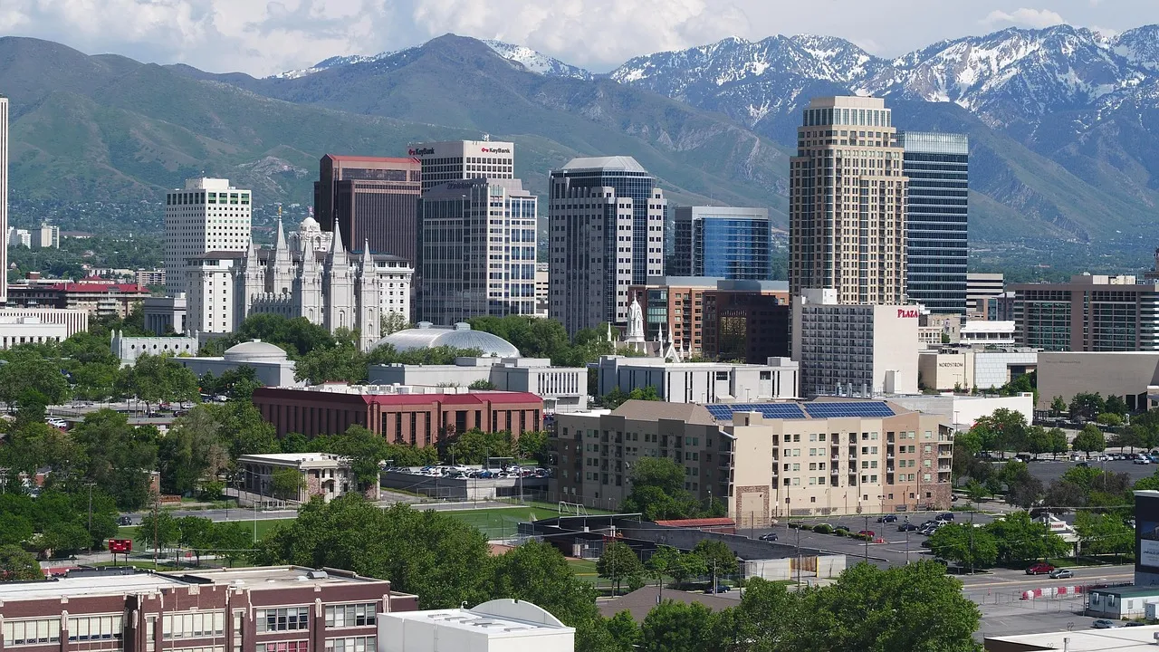 Flight-tracked airport car service at Salt Lake City International Airport (SLC) in Salt Lake City